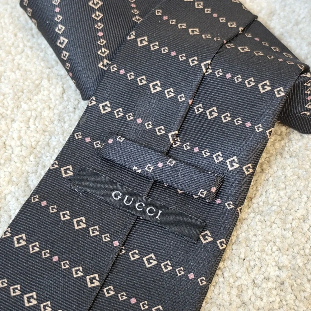 Gucci Silk Tie Black Pink GG Logo Pattern‎ Made Italy Luxury Designer Necktie